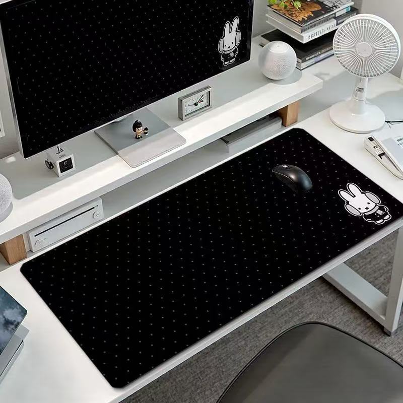 Gaming Keyboard Nearby - Милый коврик для мыши с кроликом